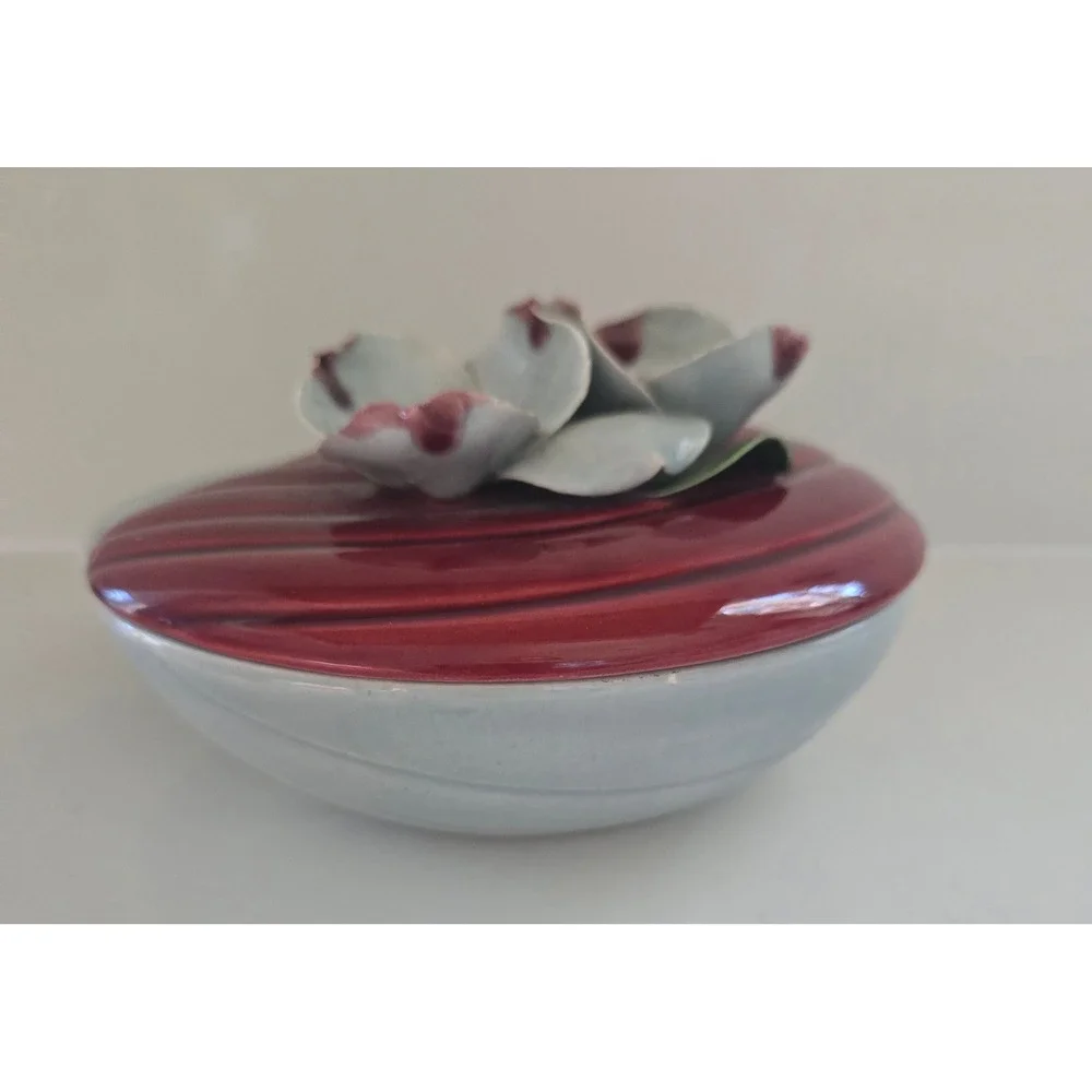 Vintage Hoenig California Ceramic Trinket Box‎ 3D Dogwood Flowers Blue Grey Base